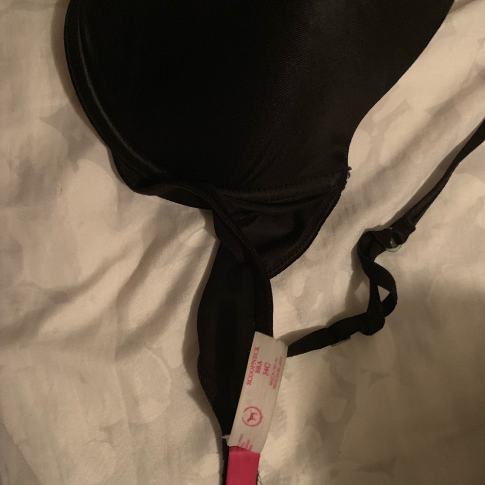 Pink vs bra - Picture 3 of 3